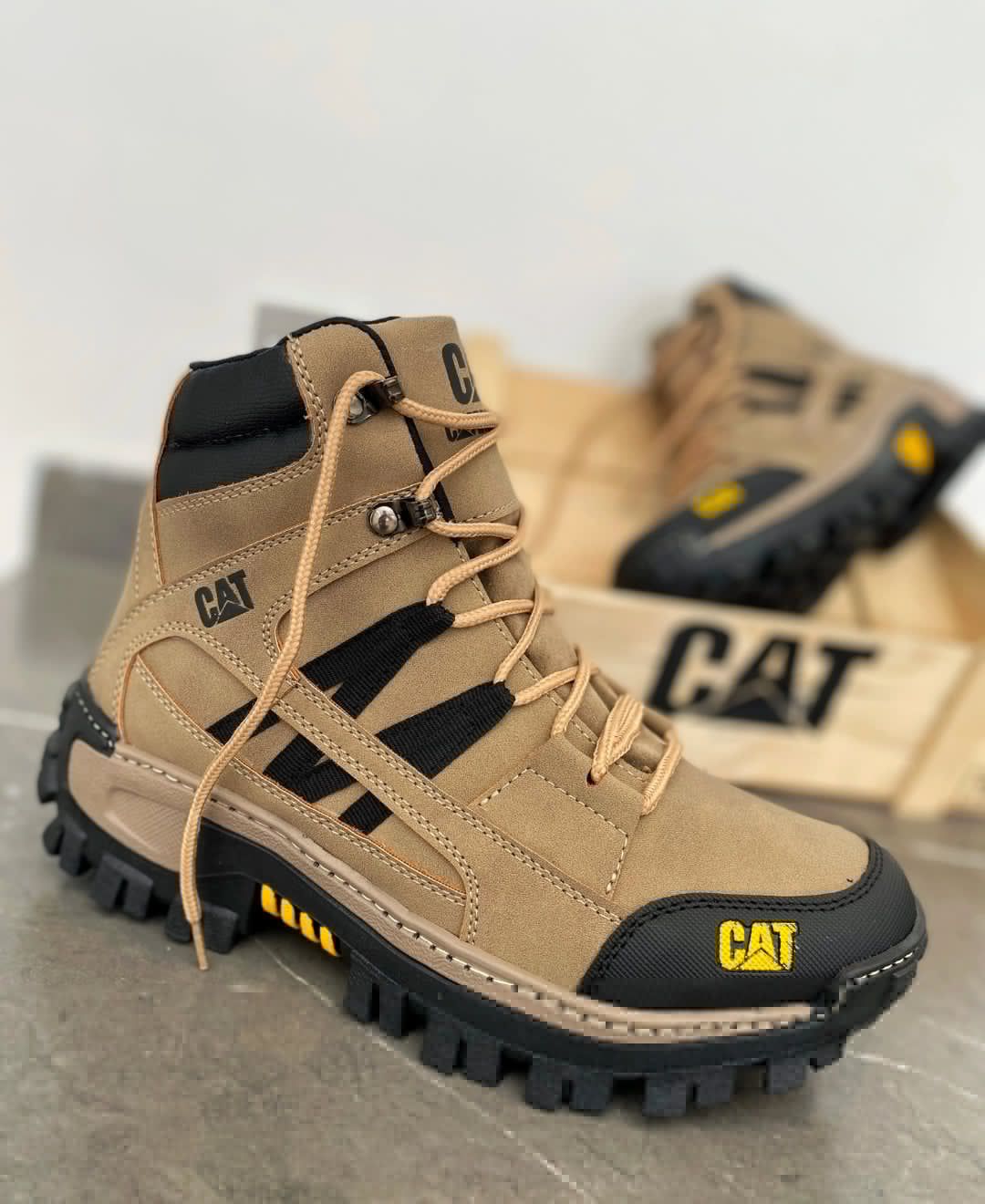 BOTA CATERPILLAR RUGGED